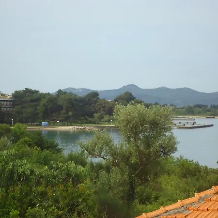 Arina Apartman